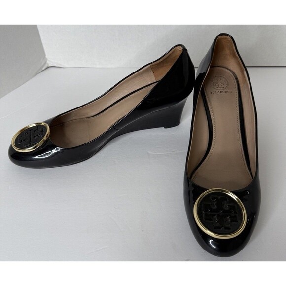 Tory Burch Black Benton Wedge Pumps 9 Closed Toe Patent Leather Black EUC - Picture 2 of 11